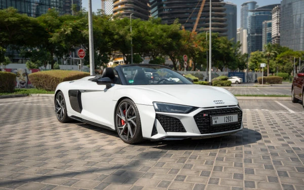  White Audi R8 Spyder Photo 7