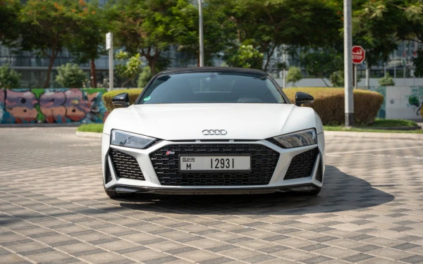  White Audi R8 Spyder Photo 8
