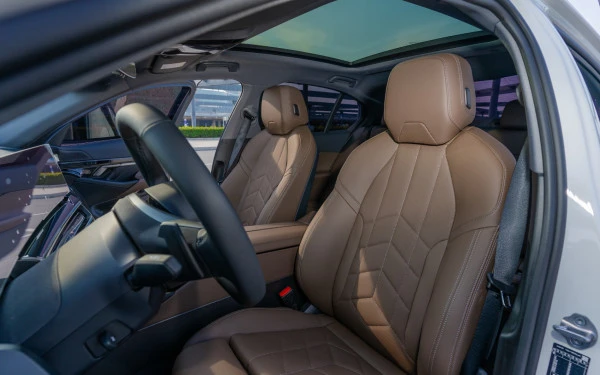  White BMW 520i Photo 5