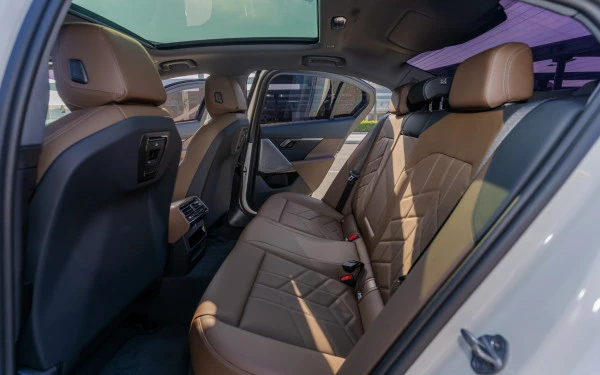  White BMW 520i Photo 8