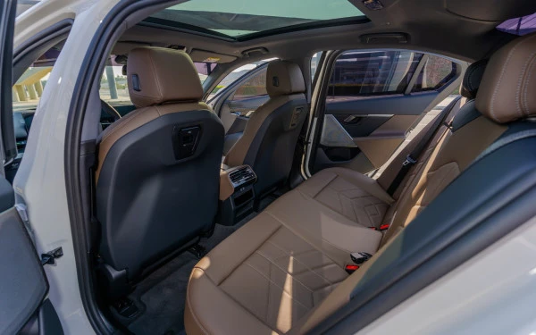  White BMW 520i Photo 9