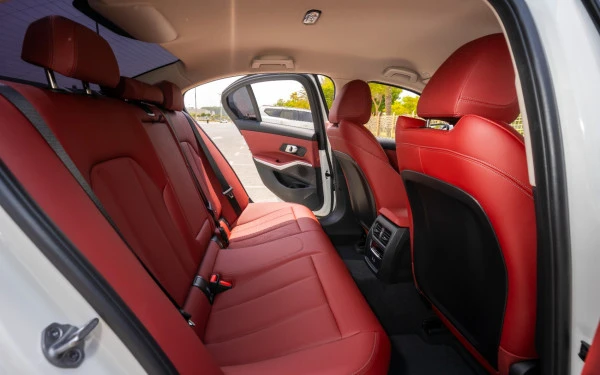  White BMW 318i Photo 9