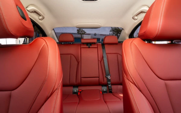  White BMW 318i Photo 10