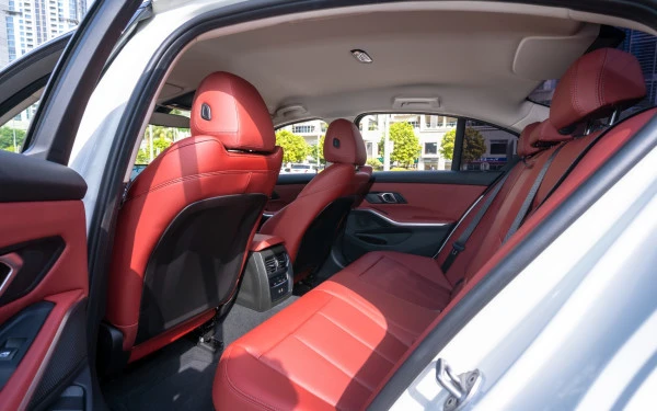  White BMW 318i Photo 8