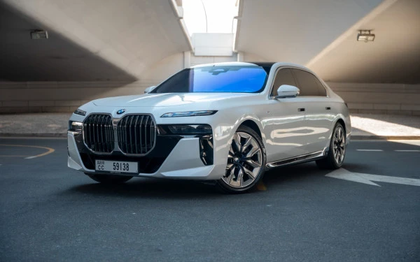  White BMW 760Li Photo 3
