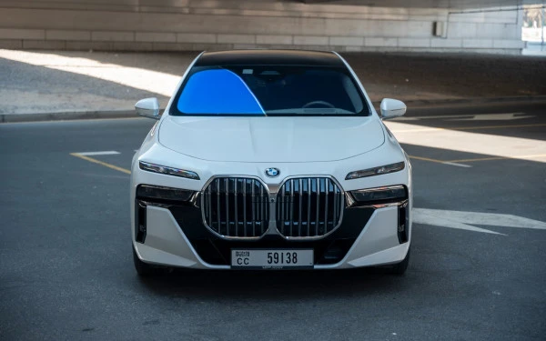  White BMW 760Li Photo 4