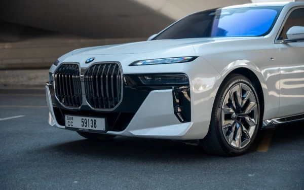  White BMW 760Li Photo 5