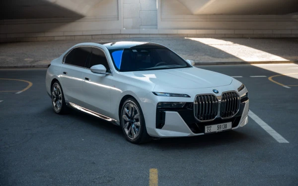  White BMW 760Li Photo 8