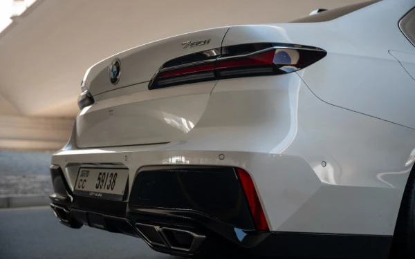 White BMW 760Li Photo 12