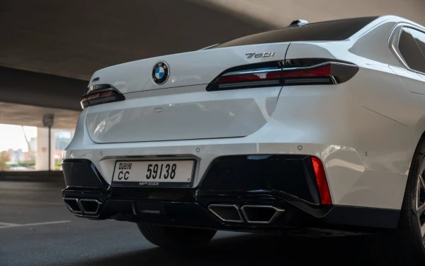  White BMW 760Li Photo 15