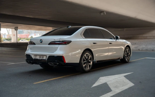  White BMW 760Li Photo 16