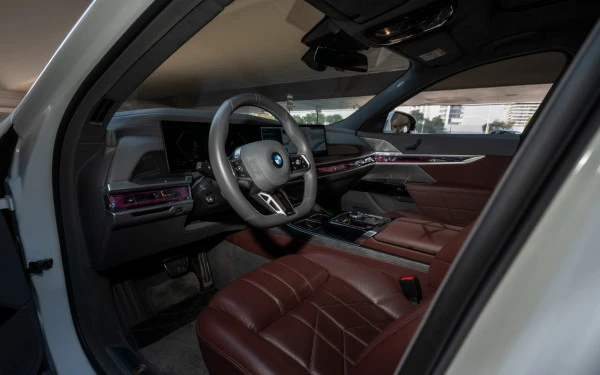  White BMW 760Li Photo 17