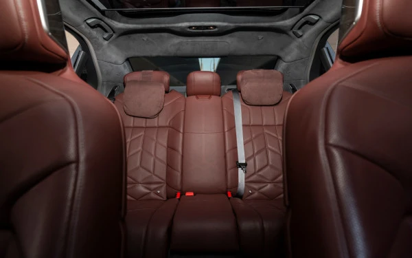  White BMW 760Li Photo 28