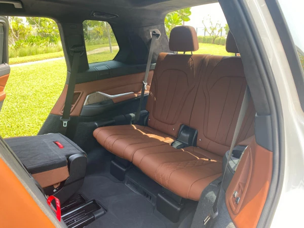  White BMW X7 Photo 6