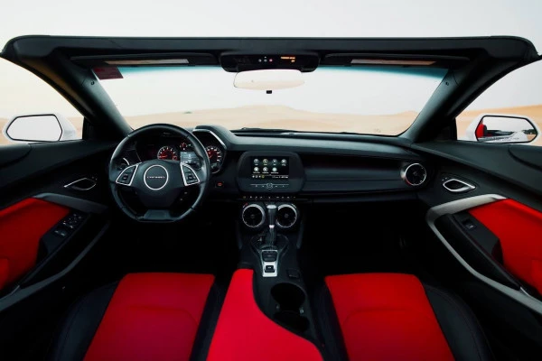  White Chevrolet Camaro V6 Photo 5