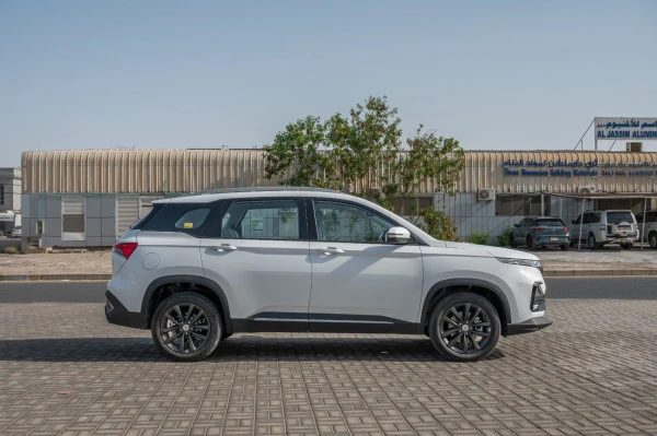  White Chevrolet Captiva Photo 2