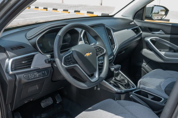  White Chevrolet Captiva Photo 6