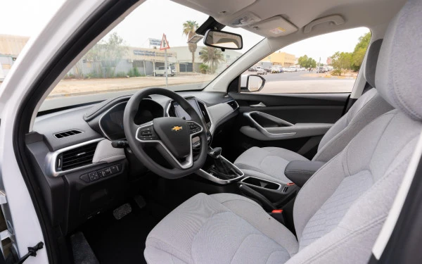  White Chevrolet Captiva Photo 7