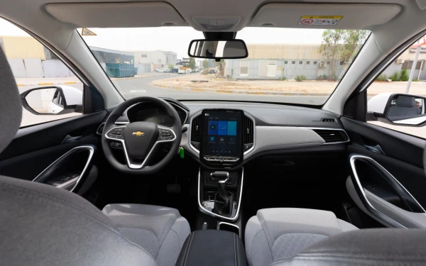  White Chevrolet Captiva Photo 9