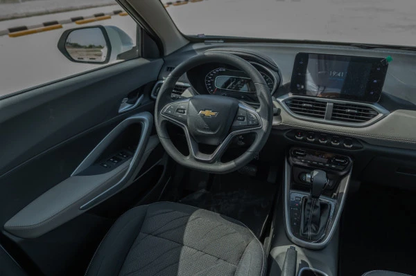  White Chevrolet Groove Photo 5