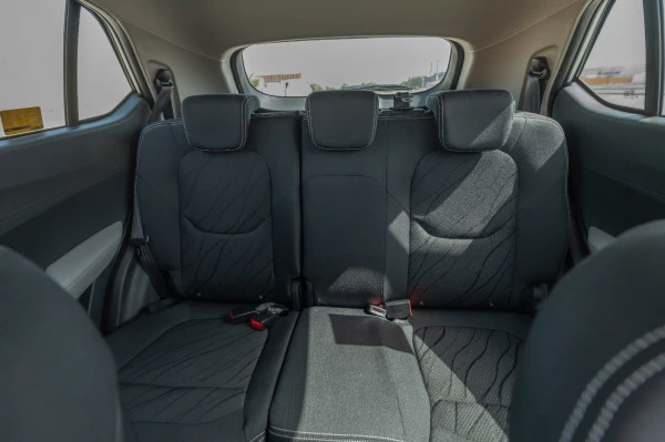  White Chevrolet Groove Photo 6