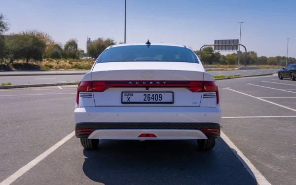  White Hyundai Accent Photo 4