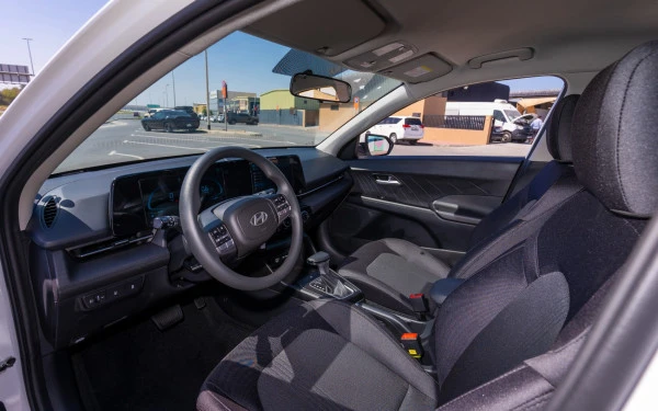  White Hyundai Accent Photo 7