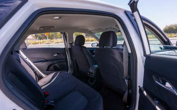  White Hyundai Accent Photo 11