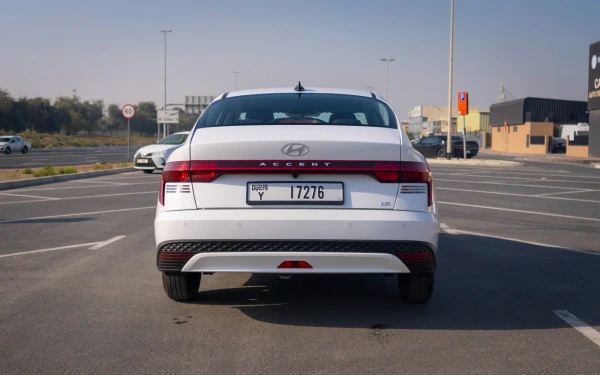  White Hyundai Accent Photo 4