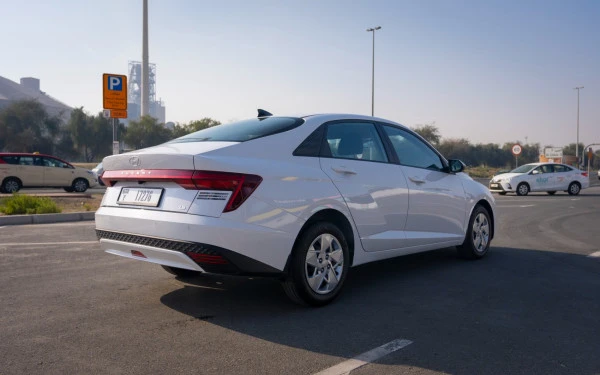  White Hyundai Accent Photo 5