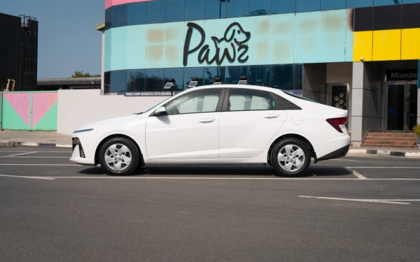  White Hyundai Accent Photo 6