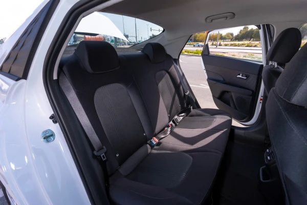  White Hyundai Accent Photo 9