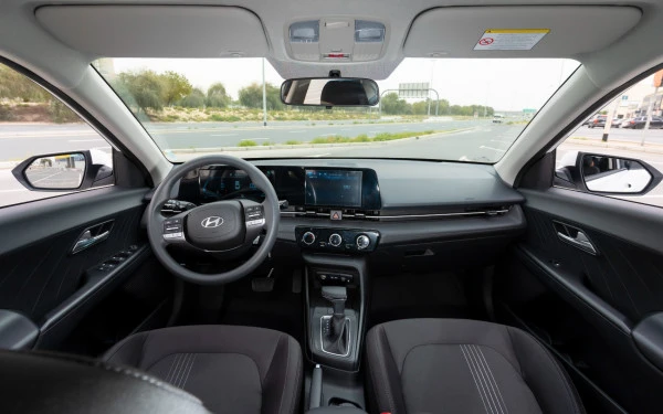  White Hyundai Accent Photo 14