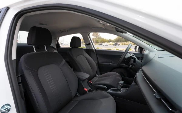  White Hyundai Accent Photo 12