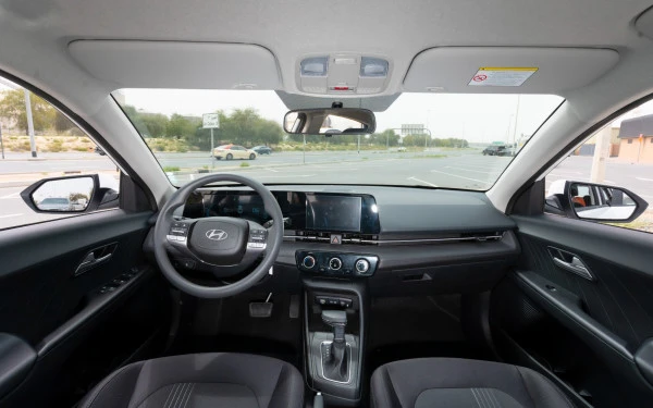  White Hyundai Accent Photo 13