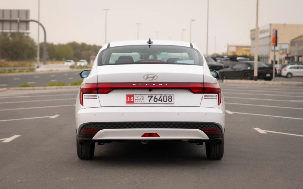  White Hyundai Accent Photo 5