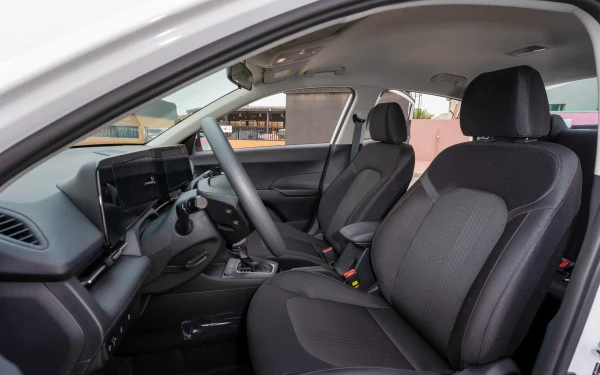  White Hyundai Accent Photo 7