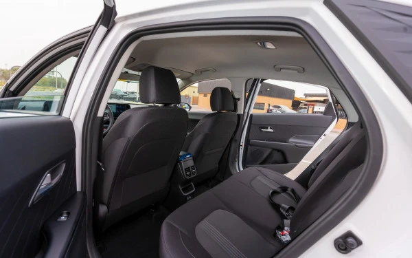  White Hyundai Accent Photo 8