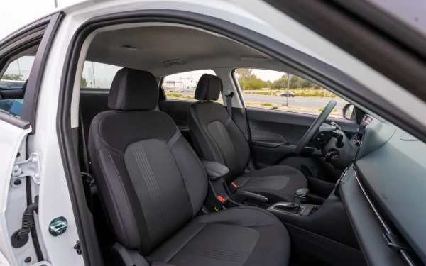  White Hyundai Accent Photo 11