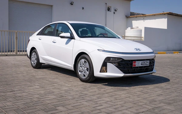  White Hyundai Accent Photo 6