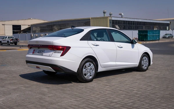  White Hyundai Accent Photo 7