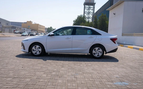  White Hyundai Accent Photo 10