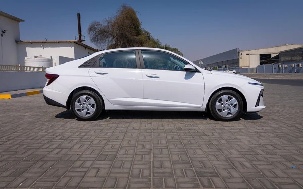  White Hyundai Accent Photo 11
