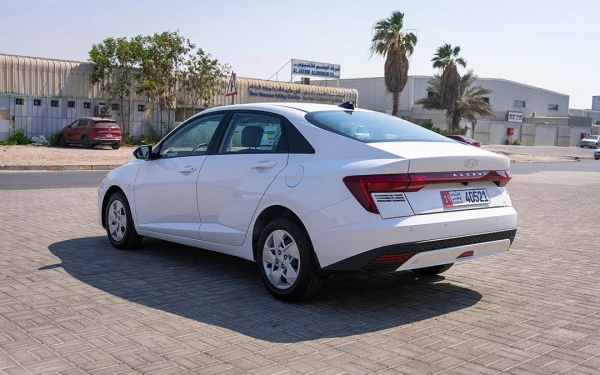  White Hyundai Accent Photo 15