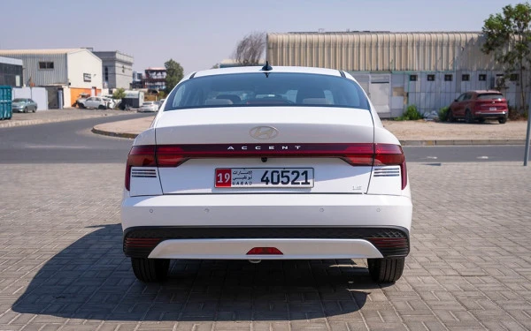  White Hyundai Accent Photo 16