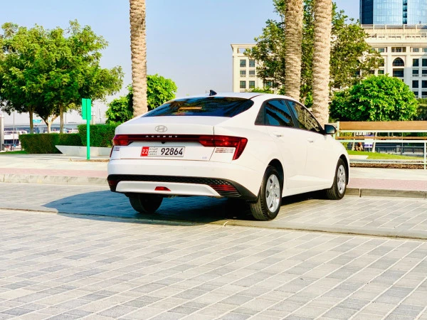  White Hyundai Accent Photo 3
