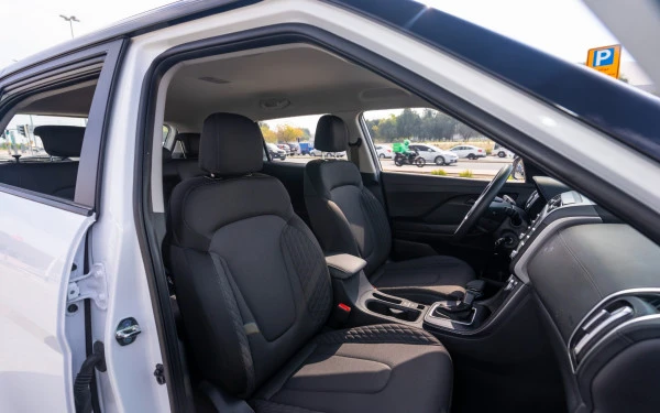  White Hyundai Creta Photo 9