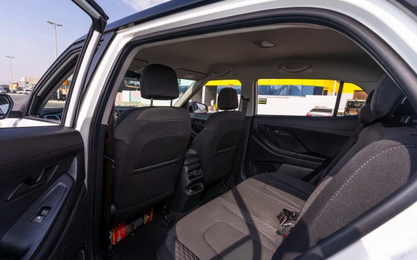  White Hyundai Creta Photo 12