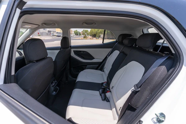  White Hyundai Creta Photo 2