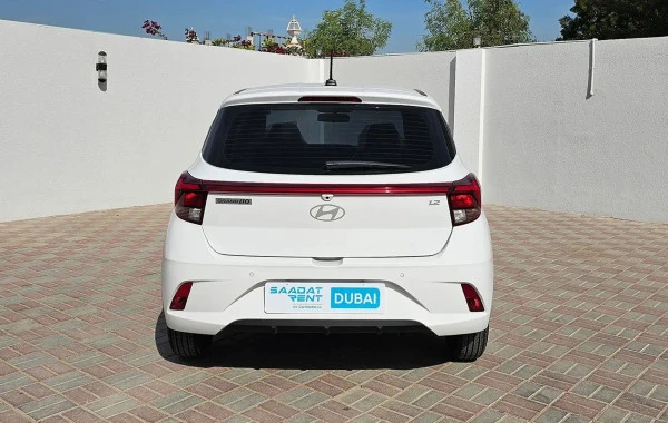  White Hyundai i10 Photo 2
